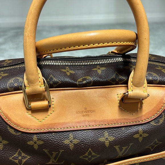 Authentic Louis  Vuitton Deauville  Bowling vanity bag !!! ❤️ - Picture 3 of 17